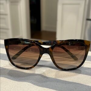 Chic Tortoise Shell Sunglasses